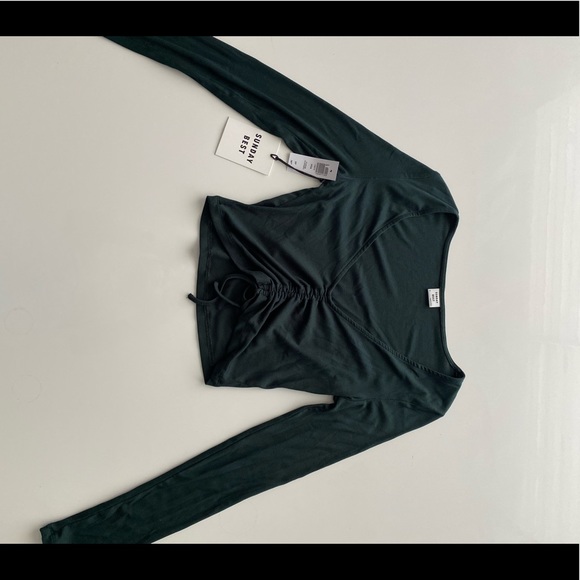 SUNDAY BEST CROP TOP - Picture 1 of 4